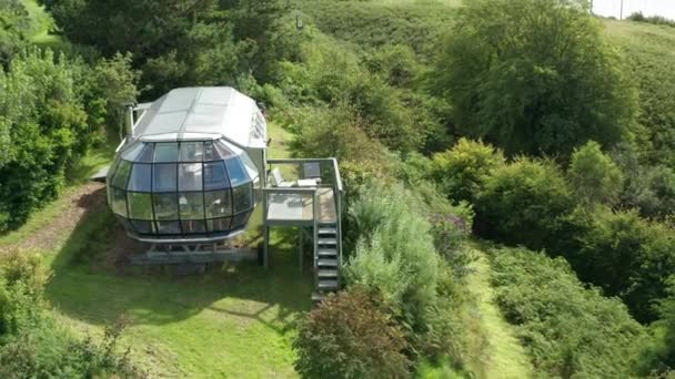 Reverso Aerial Uma Casa Elegante Peculiar Escócia — Vídeo de Stock