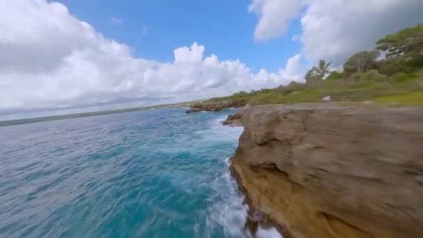 Fpv Flight Rocky Shoreline Tropical Ocean Cloud Day Sky Blue — стокове відео