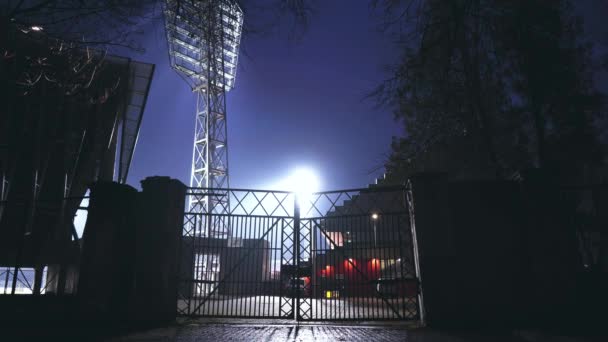 暗闇の中のサッカースタジアム ラトビア 2021年05月 — ストック動画