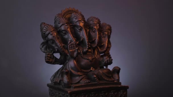 Brown Sculpture Five Headed Ganasha Spinning Shining Light Close — Stock Video