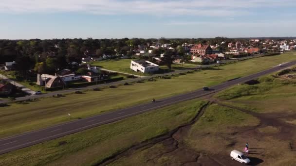 Мотоцикл Едет Сельской Дороге Закате Мар Дель Плата Аргентине Воздушный — стоковое видео