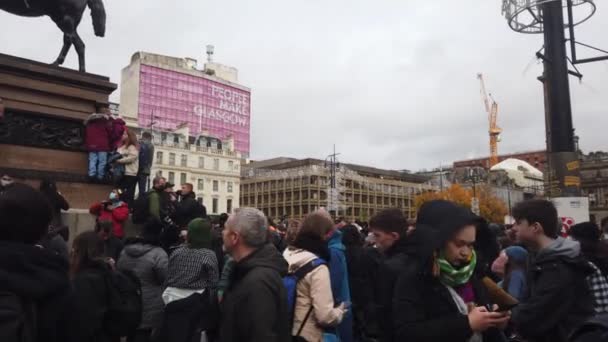 Brett Skott Människor Som Protesterar Mot Klimatförändringen Cop26 — Stockvideo