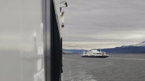 Vista Ferry Pasando Detrás Ferry — Vídeos de Stock