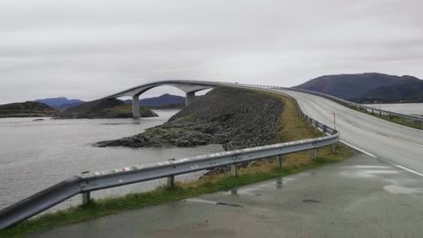 Street View Storseisundet Bridge More Romsdal Noorwegen Handheld — Stockvideo