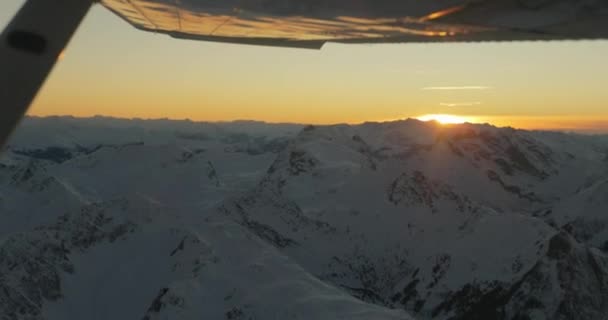 Colorido Cielo Atardecer Detrás Alpinos Nevados Suiza Vista Mano — Vídeos de Stock