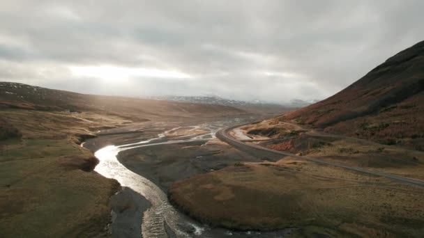 Parallaxe Aérienne Dessus Magnifique Vallée Fleuve Islande Rayons Soleil Brillants — Video