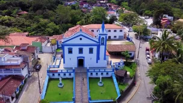 Kerk Van Nossa Senhora Ajuda Bonsucesso Ilhabela Aan Noordkust Van — Stockvideo