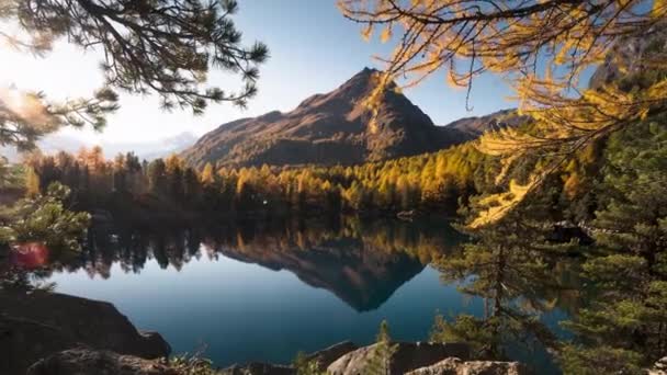Sviçre Alpleri Saoseo Gölü Nde Harika Bir Sonbahar Günü — Stok video