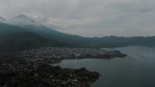 Légi Kilátás Santiago Városkép Mellett Kráter Atitlan Guatemala — Stock videók