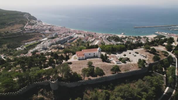 Kasteel Van Moren Met Uitzicht Sesimbra Stad Strand Portugal Panoramisch — Stockvideo