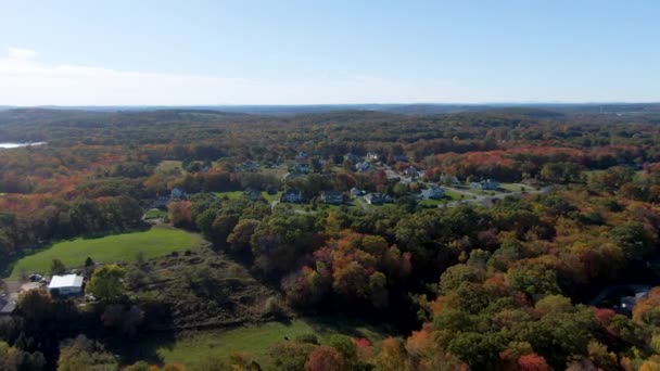 Pequeña Ciudad Haverhill Vasto Paisaje Forestal Con Colores Otoñales Volando — Vídeo de stock