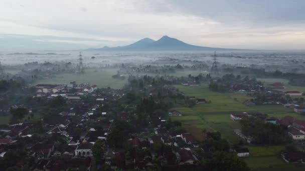 Dağın Güzel Egzotik Sabah Manzarası Hava Görüntüleri — Stok video
