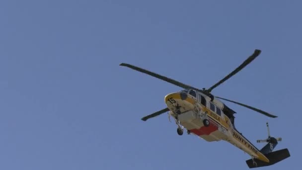 Гелікоптер Пожежної Охорони Пролітав Повз — стокове відео