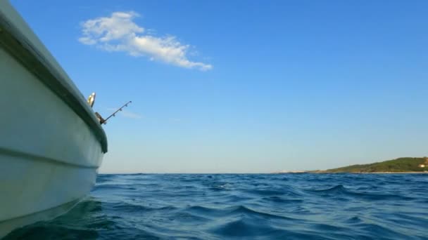 Punto Vista Fuoribordo Basso Angolo Insolito Unico Del Pescatore Che — Video Stock