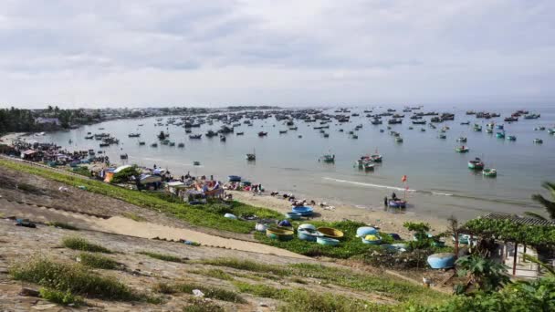 Barcos Pesca Vietnamitas Flotando Navegando Puerto Mui Timelapse — Vídeos de Stock