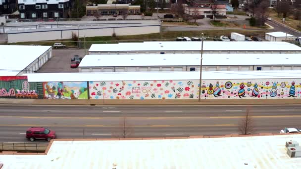 Luftaufnahme Der Wall Wandgemäldesammlung Der Charlotte Avenue Nashville — Stockvideo