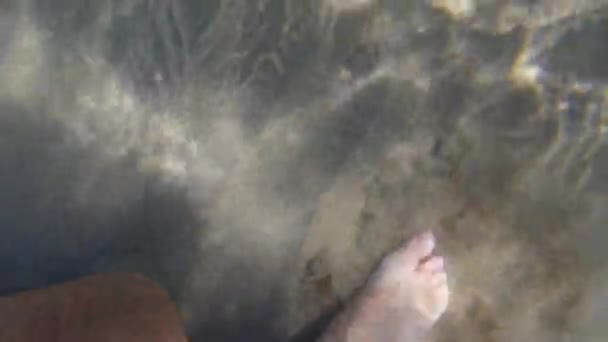 Primeira Pessoa Fpv Vista Homem Pés Pernas Andando Debaixo Água — Vídeo de Stock