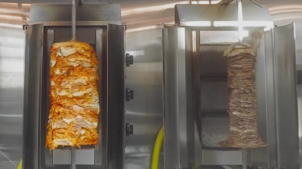 Loop3 Chicken Chawarma Vertical Bbq Rotisserie Lado Bifes Fatiados Fatias — Vídeo de Stock