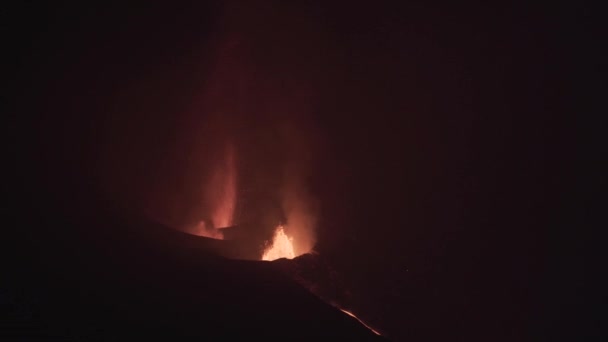 カンブル ビエハ火山の噴火2021年10月スペイン カナリア諸島のラ パルマで夜 — ストック動画