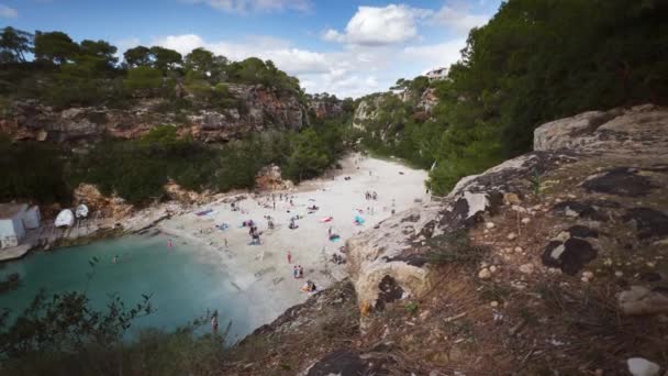 Kleurrijke Tijdspanne Van Kliffen Mallorca Met Een Prachtige Baai Mooie — Stockvideo