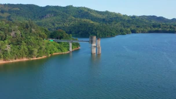 Avance Aéreo Sobre Las Aguas Presa Hatillo República Dominicana — Vídeo de stock