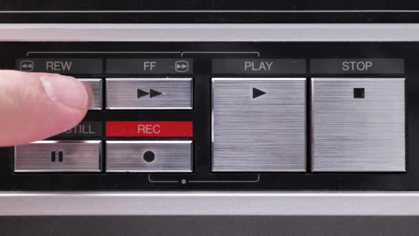 旧古董或老式Vcr倒车上的按钮的特写镜头 — 图库视频影像