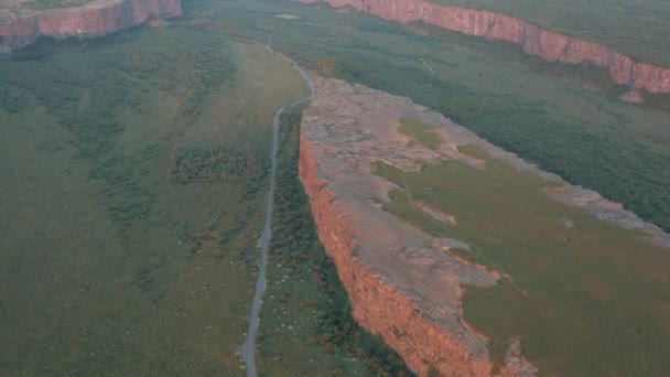 Ochtend Zonlicht Schijnt Eyjan Rots Eiland Asbyrgi Canyon Ijsland Antenne — Stockvideo