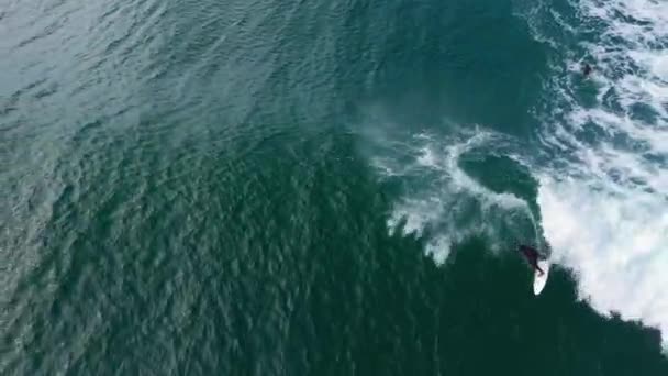 Aerial Shot Professional Surfer Turning Riding Big Blue Ocean Wave — Stock Video