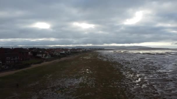 Een Duw Naar Horizon Het Stemmige Strand Naar Huizen Aan — Stockvideo