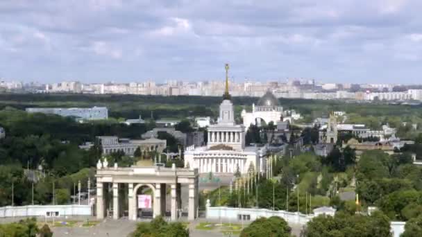 Москве Одном Самых Известных Парков Города Появится Монументальное Белое Здание — стоковое видео