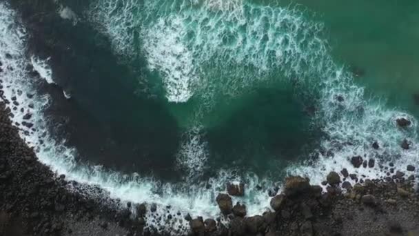 Drone Vista Superior Tiro Água Mar Bonita Lennox Head Austrália — Vídeo de Stock