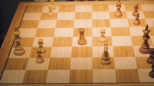 Les Mains Deux Joueurs Échecs Déplacent Les Pièces Alternativement Enlevant — Video