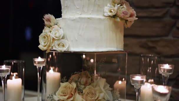 Bolo Casamento Detalhado Bonito Com Três Níveis Design Floral — Vídeo de Stock