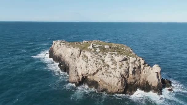 Scoglio Dell Eremita Ocean Waves Crashing Rocky Cliff Rock Hermit — Stockvideo