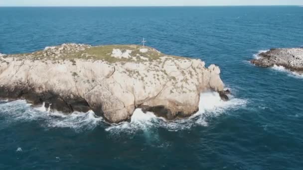 Cross Rocky Cliff Scoglio Dell Eremita Rock Hermit Polignano Mare — ストック動画