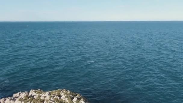 Vista Aérea Mar Adriático Com Ilha Rochosa Scoglio Dell Eremita — Vídeo de Stock