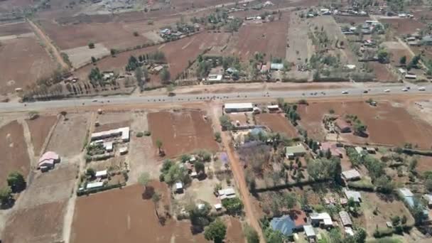 Luftaufnahme Einer Viel Befahrenen Straße Einer Ländlichen Gegend Kenia — Stockvideo