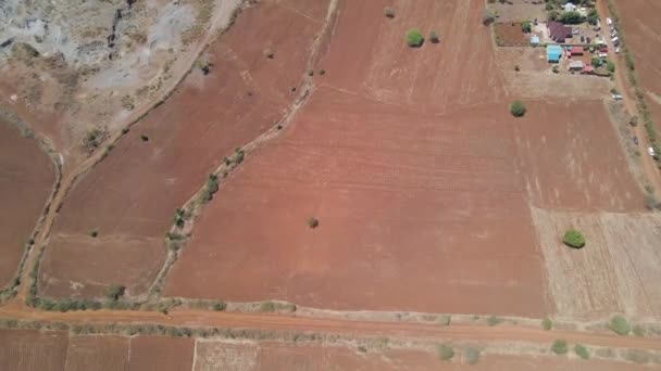 Descente Aérienne Dessus Des Terres Agricoles Arides Des Chemins Terre — Video