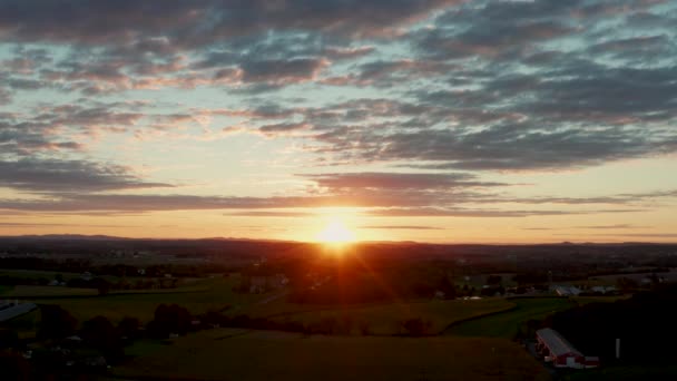 Coucher Soleil Magnifiques Nuages Spectaculaires Dans Ciel Vue Aérienne Lever — Video