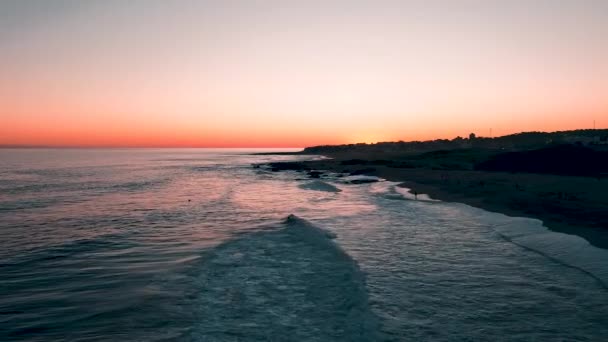 ウルグアイのプンタ エステのビーチで日没 ドローンの視点 — ストック動画