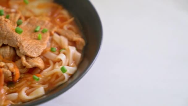 Kore Udon Eriştesi Kimchi Çorbası Asya Usulü — Stok video