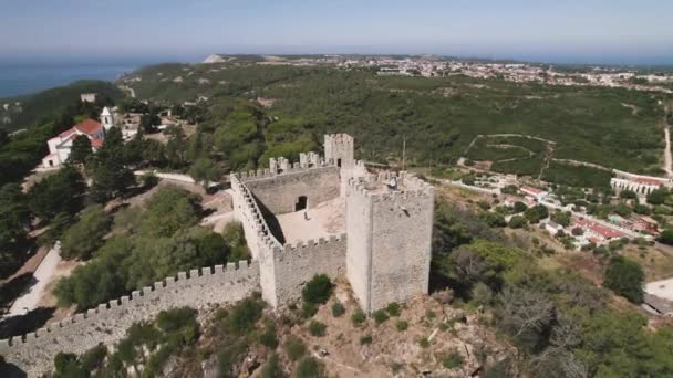 Sesimbra Kalesi Zleme Kulesi Nin Yörüngesinde Uçan Hava Manzarası Portekiz — Stok video