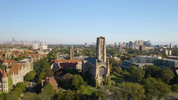 Rockefeller Memorial Chapel Aflopend Schot Vanuit Lucht — Stockvideo