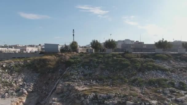 Adriatic Sea Waves Crashing Rocky Cliff Polignano Mare Town Italy — Vídeo de Stock