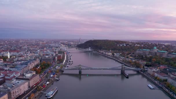 Majestosa Vista Aérea Mais Barato Hungary Sobre Rio Danúbio Szchenyi — Vídeo de Stock