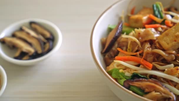 Tofu Sebzeli Kızarmış Şehriye Vejetaryen Vejetaryen Yemek Tarzı — Stok video