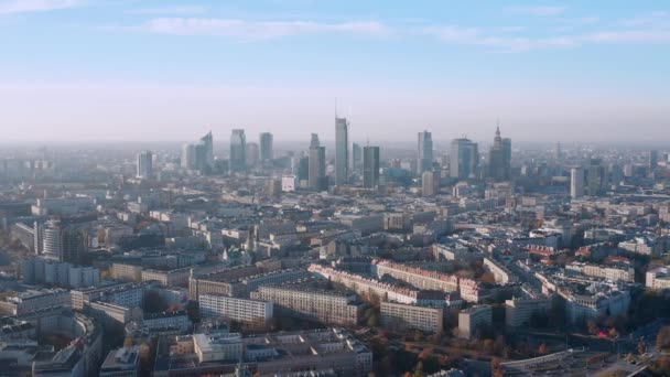 ポーランドのワルシャワの首都のパンショット 空中ビュードローンのパノラマショット — ストック動画