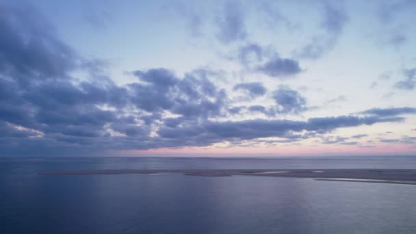 Vista Relaxante Paisagem Marinha Com Nuvens Horizonte Rosa Sem Pessoas — Vídeo de Stock