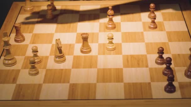 Les Mains Deux Joueurs Échecs Déplacent Les Pièces Alternativement Enlevant — Video