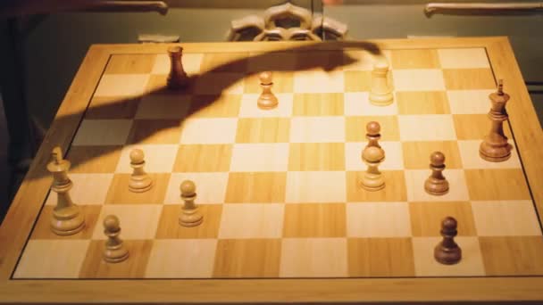 Les Mains Deux Joueurs Échecs Déplacent Les Pièces Alternativement Enlevant — Video